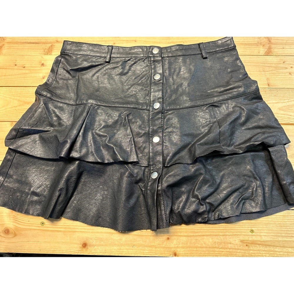 Love Tree Faux Leather Ruffle Tiered Button Front Mini Skirt Black Size Large‎